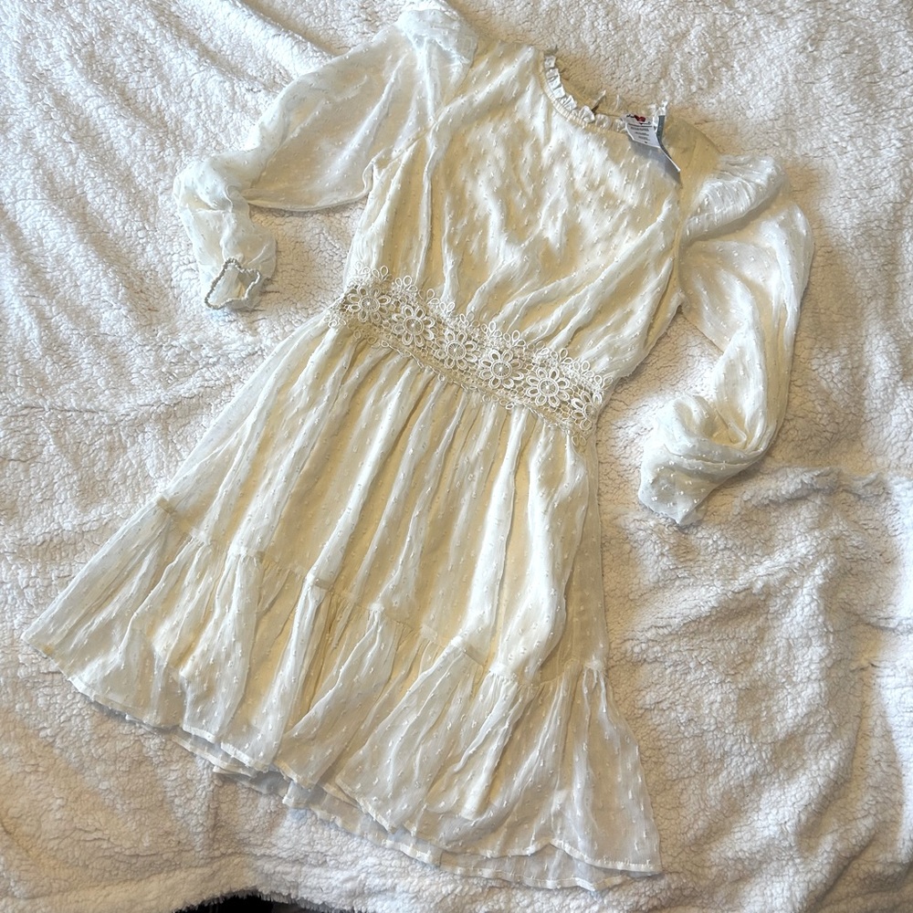 M - White Dress